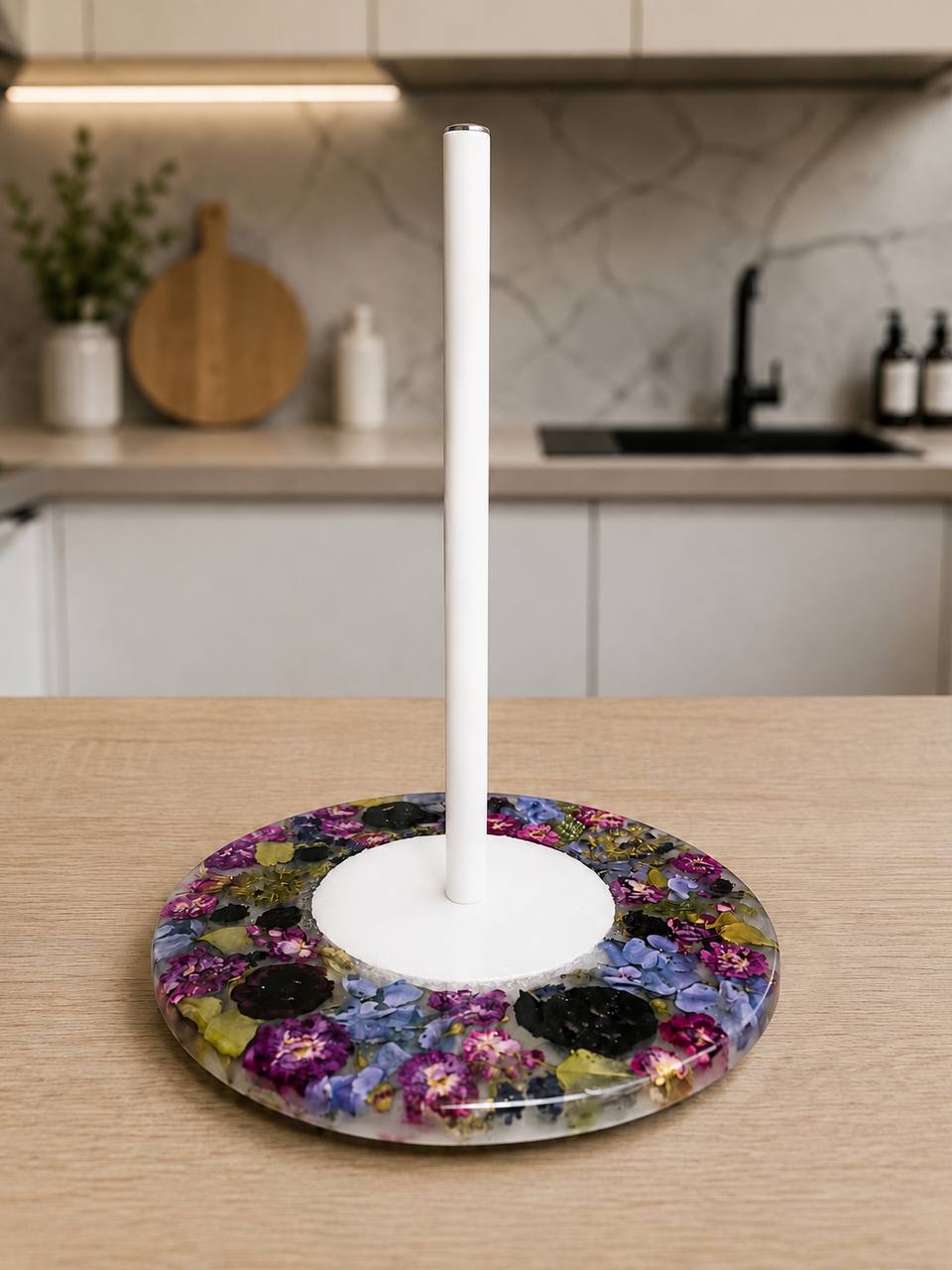 Portarotolo da cucina in resina con veri fiori